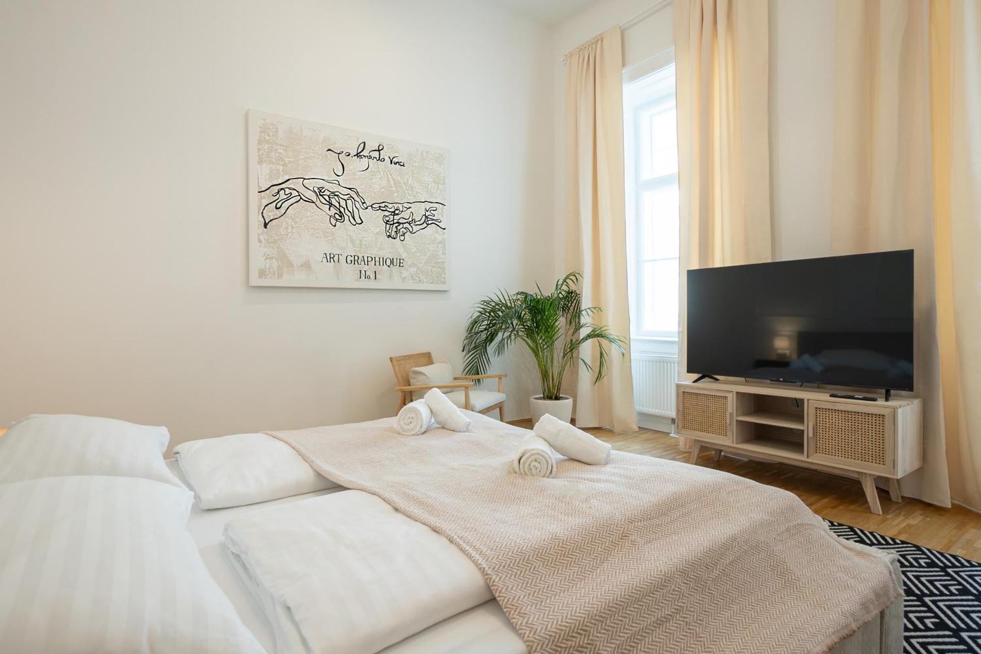 Vibrant 107 M2 Flat In The City Center Вена Экстерьер фото