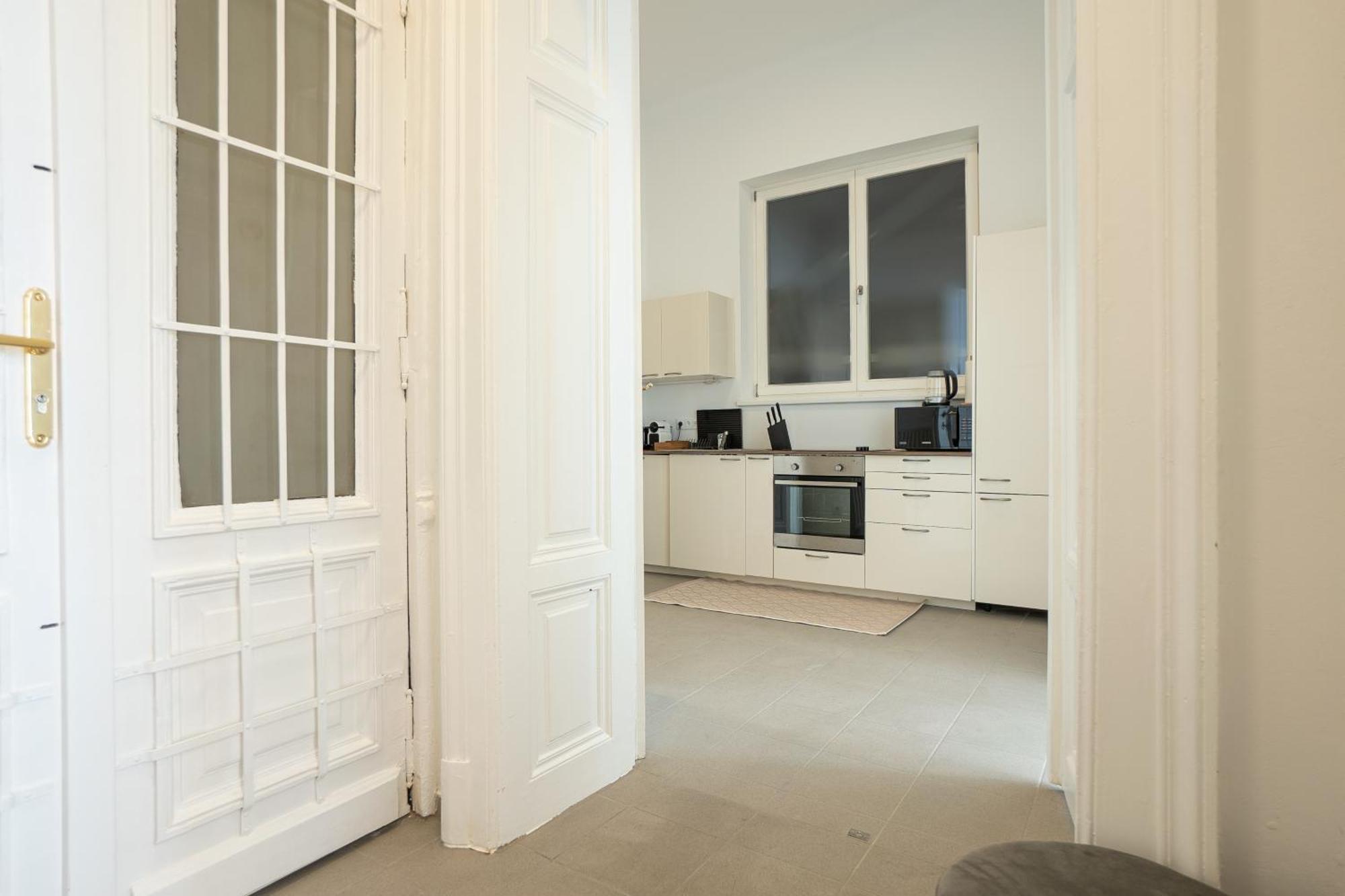 Vibrant 107 M2 Flat In The City Center Вена Экстерьер фото