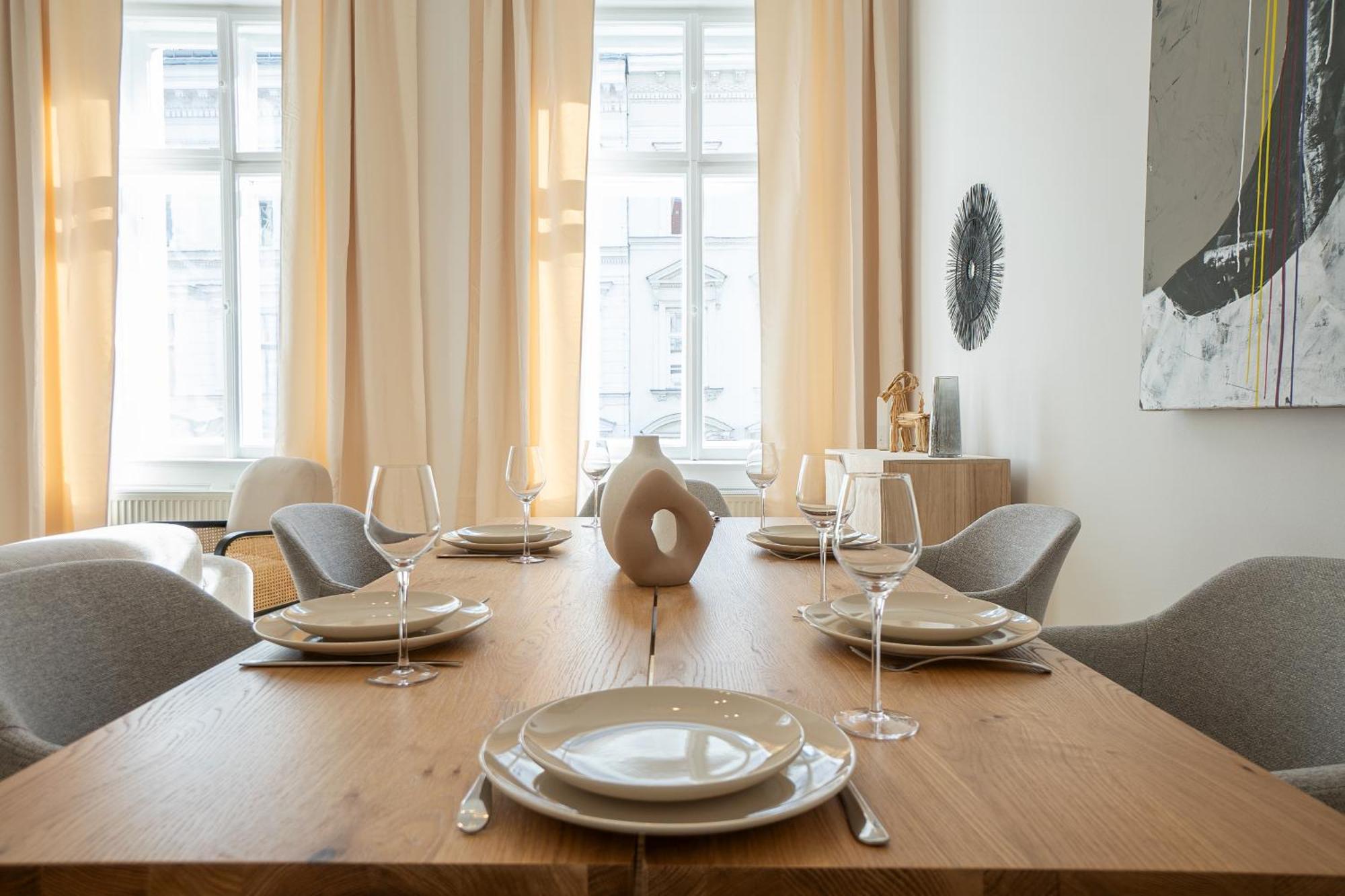 Vibrant 107 M2 Flat In The City Center Вена Экстерьер фото